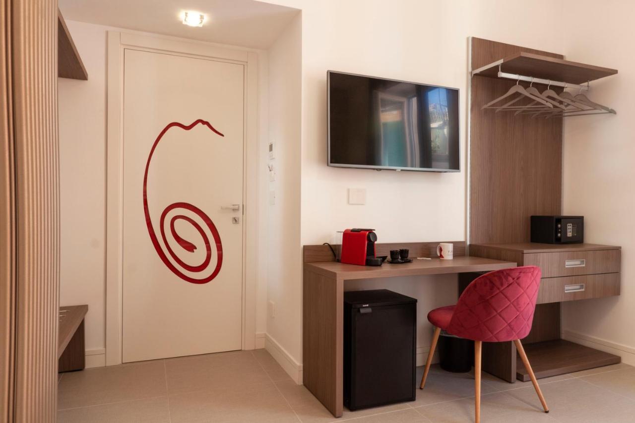 Moma Suites Napels Buitenkant foto